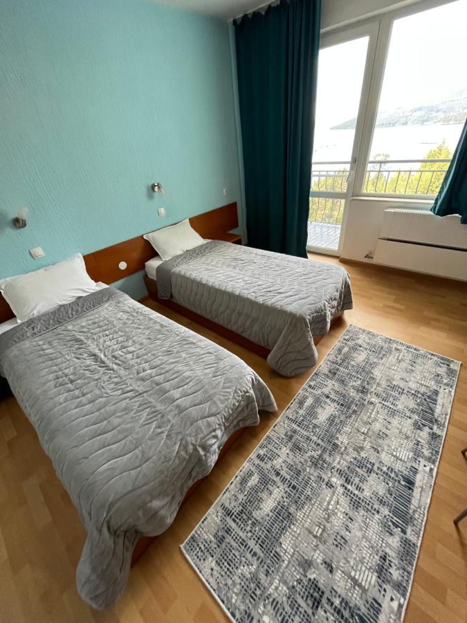 Хотел Панорама Доспат Exteriér fotografie